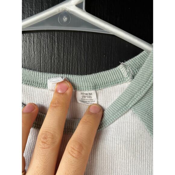 Roxy Raglan Baby Tee Women’s Medium Green White Ribbed Surf Graphic Top - Picture 3 of 4